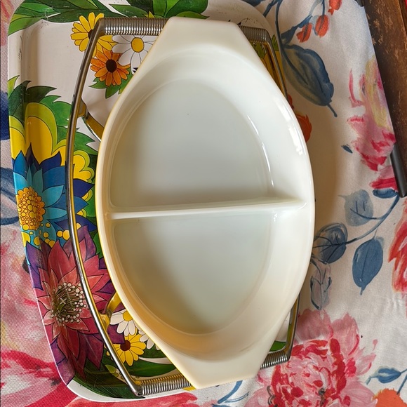 Vintage Pyrex Yellow Dish - Picture 2 of 4